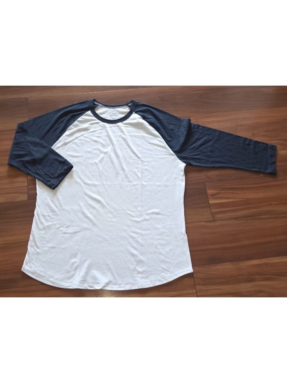 True Classic 3/4 Sleeve Two tone Crew Neck Shirt White & BLK Men Size XL. Lot 3